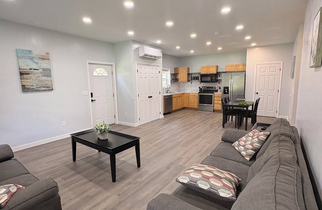 Welcoming New 2-bedroom apartment in Mountain City