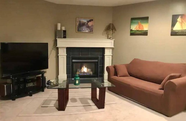 Welcoming Walkout Basement 2-bedroom Suite