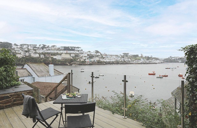 Well Court - Two Bedroom Cottage, Sleeps 4