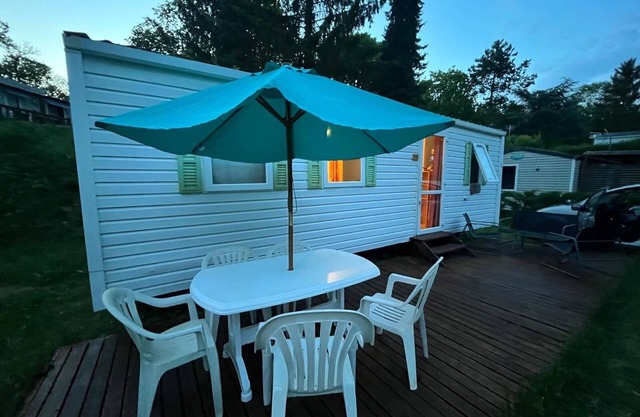 Well-exposed mobile home with reversible air conditioning