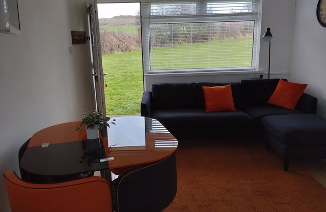WELL POSITIONED CHALET IN SANDOWN with broadbandn