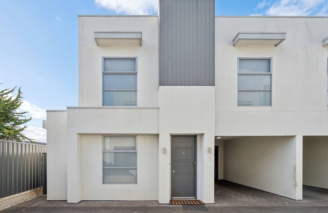West Croydon Luxury Townhouse 3br 2bth near Cafés, Coles Free Parking close CBD