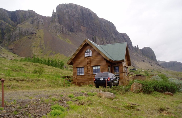 West Iceland, Spacious Comfort. Great View, Hot Tub
