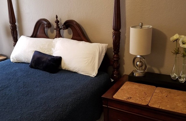 West Lubbock Townhouse, Near Shopping, Easy Access to Tech & Downtown