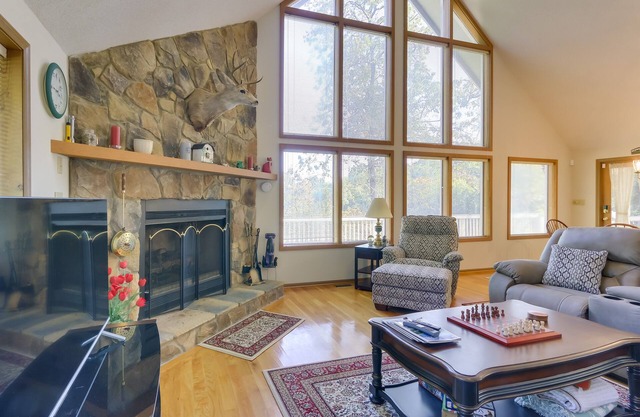 West Virginia Home w/Deck on Golf Course