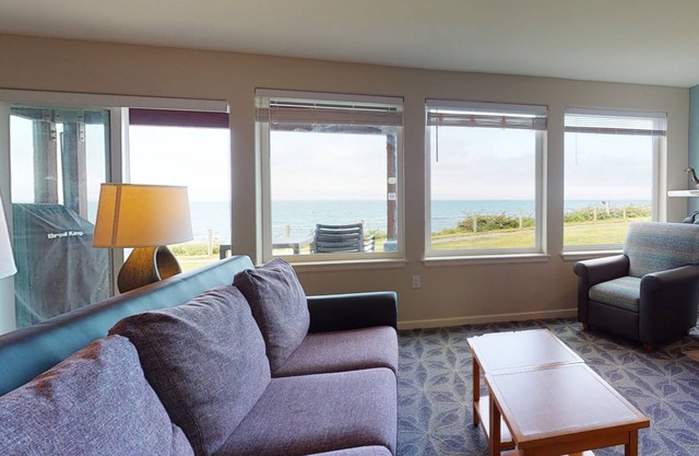 Whale Pointe - Ocean Front 2Bd2Ba - Assignment 2