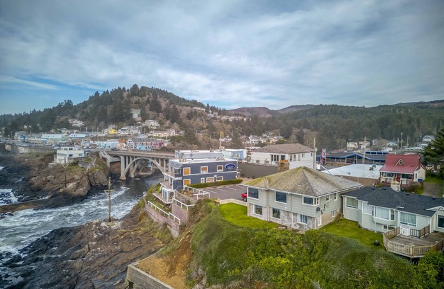 Whales and Outstanding Rocky Surf Views from this Depoe Bay Oceanfront Perch!
