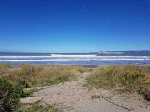 Whispering Sands Beachfront Motel