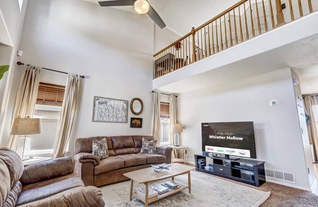 Whistler Hollow! Family Home, Bball Court, Firepit