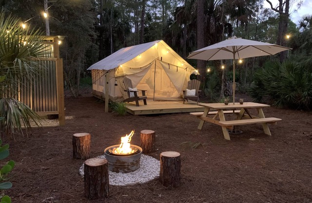 White Canvas Camp - Luxury A/C Glamping in Naples!