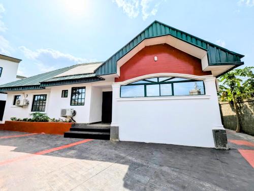 White Castle Hotels And Bar - Abak Rd, Uyo