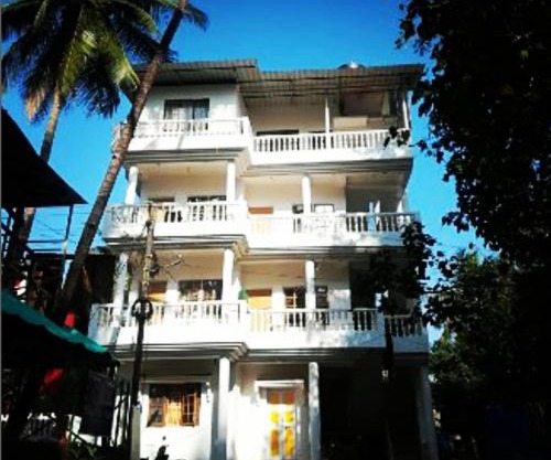 White House Beach Apartments