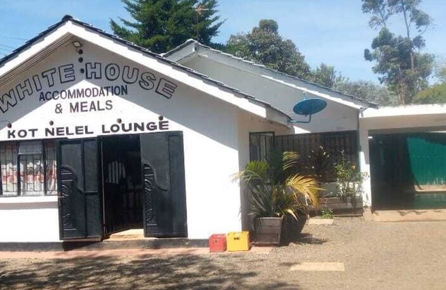 White House Lounge & Accommodation