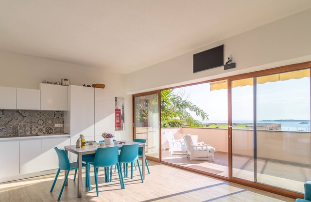 White Sea House - Spacious apartment with sea view