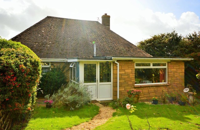 Whitestones Cottage Isle of Wight 3 Bedroom Bungalow