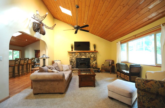 Wicker Moose Manor - 3600 Sq Ft Multi-Family Getaway!