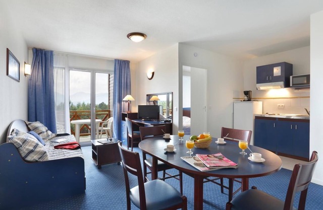 Wifi, 100m from resort center, fitness, terrace, balcony, tv, ski locker, 30m², Pyrénées 2000