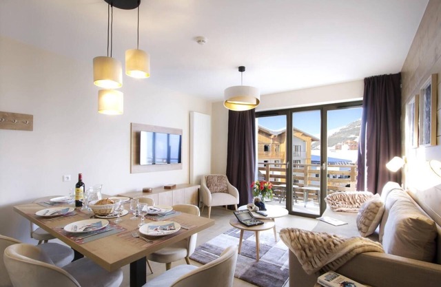 Wifi, 50m from ski slopes, fitness, sauna, hammam, balcony, tv, ski locker, 48m², Alpe d'Huez