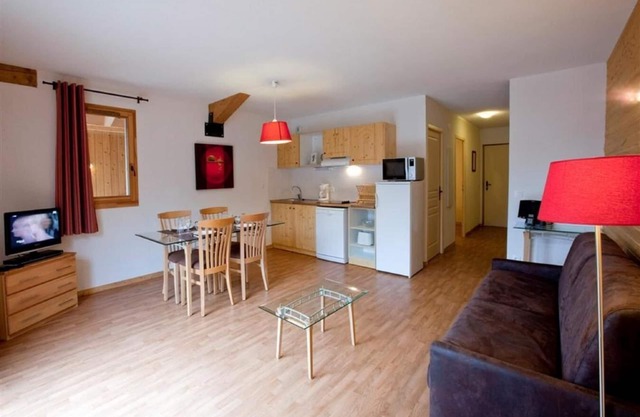 Wifi, fitness, swimming pool, sauna, hammam, terrace, balcony, parking, tv, ski locker, 31m², Orelle