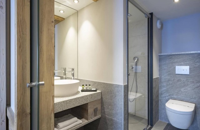 Wifi, view mountain, fitness, swimming pool, balcony, parking, tv, ski locker, 55m², Les Houches