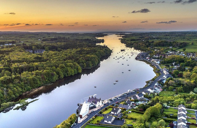 WILD ATLANTIC WAY, cosy 2 bedroom Mayo home sleeps 4 guests, nr. Ballina & Beach