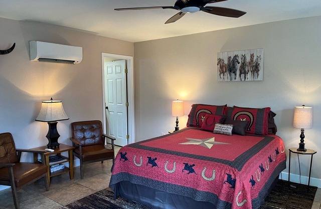 Wild West Guest House with Separate Entrance in Desirable Arcadia Area!