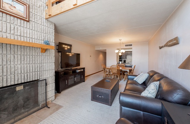 Will O' The Wisp 303D: Lakefront 2 Bedroom Condo, Close to Indoor Pool & Hot Tub