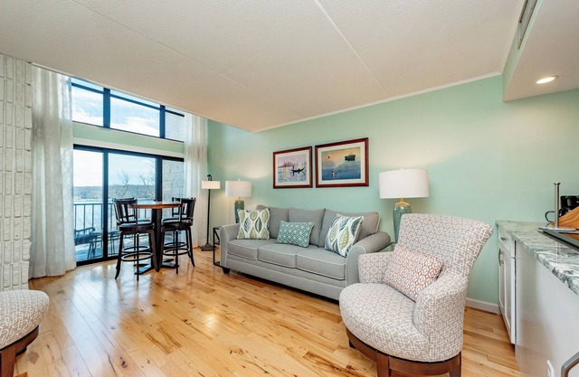 Will O' The Wisp 501F: Lakefront 3 Level Condo with 3 Bedrooms, 2 Baths!