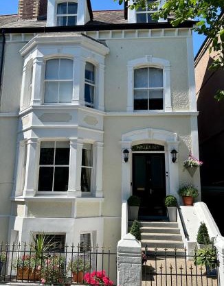 Willesden, Apartment 2, A beautifully furnished and spacious apartment located in the heart of Llandudno