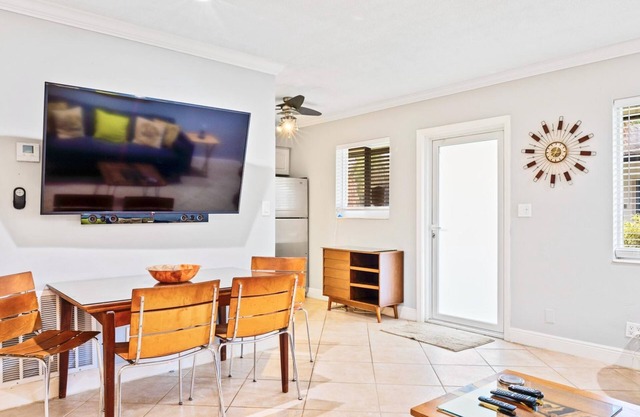 Wilton Manors 2BR Charm Walk to the Drive