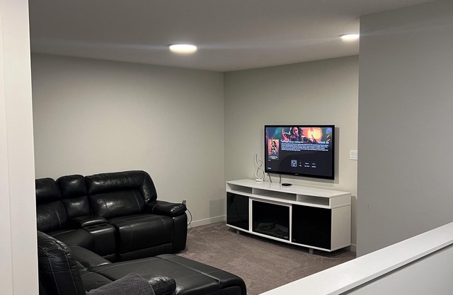 Windermere Oasis: Modern Comforts in a Serene Setting