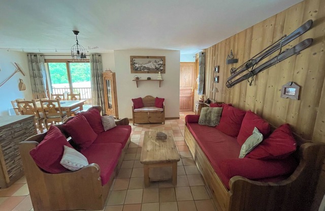 Winter/summer resort apartment for 6 people 55m² with fireplace and private garage