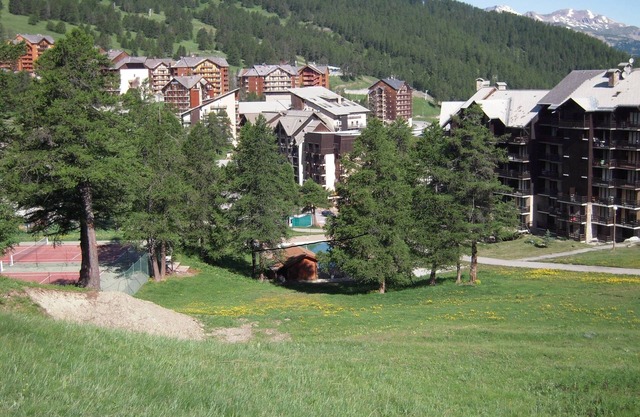 WITH NATURE - SWIMMING POOL - TENNIS - THERE'S A TEAM OF HAPPY PEOPLE TO ENJOY YOUR STAY