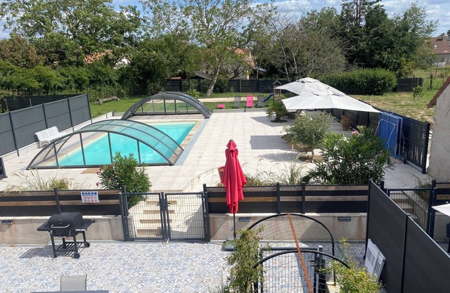 With swimming pools Au porte de chambord Les trois clefs 14 people