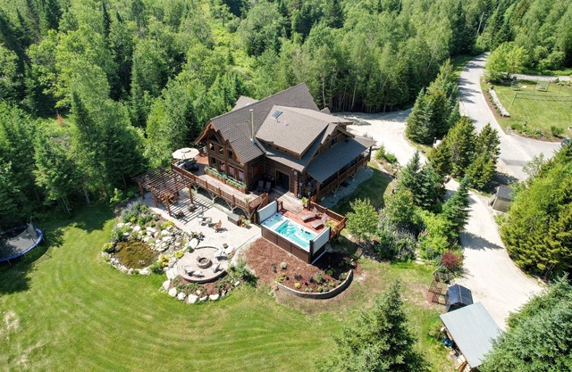 WM dream home in National Forest; AC, swimspa, beach, massage chair, and dog friendly!