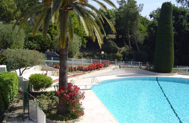 Wonderful 4 star apartment gated residence pool tennis 10 mins sea