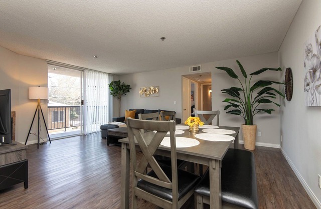 Wonderful 2-bedroom apartment with AC in vibrant Los Angeles