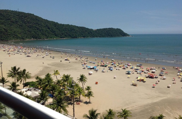 Wonderful Apt with Gourmet Balcony Facing the Beach and Sea Views