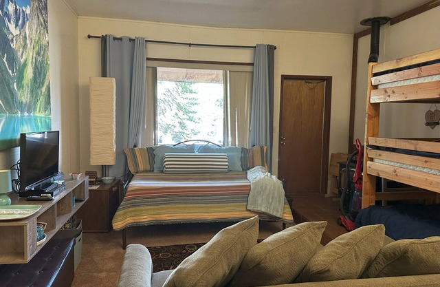 'Wonderful' condo-close to Lake Alpine, hiking, fishing, all high-Sierra fun