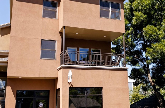WONDERFUL Downtown Condo with everything in the heart of Hood River