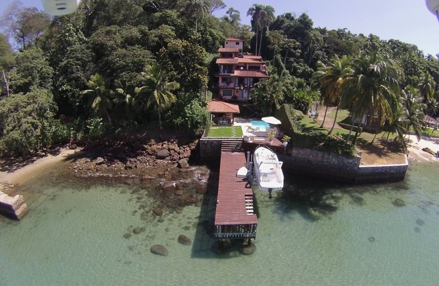 Wonderful house by the water in Angra dos Reis.