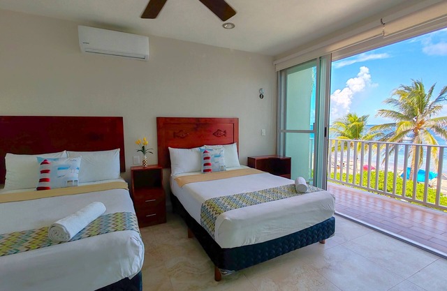 Wonderful House front to the beach in Puerto Morelos