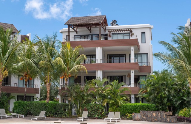 Wonderful Mont Choisy flat, lagoon pool