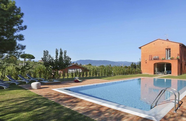 Wonderful private villa with WIFI, A/C, private pool, TV, balcony and panoramic view, close to L.