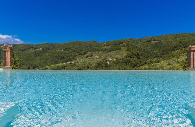 Wonderful private villa with hot tub, private pool, WIFI, A/C, TV, patio, panoramic view and par.