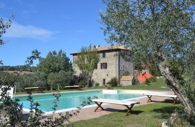 Wonderful private villa for 18 people with WIFI, private pool, patio and pets allowed