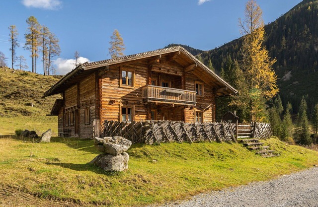 Wonderful private villa for 17 people with WIFI, TV, balcony and parking