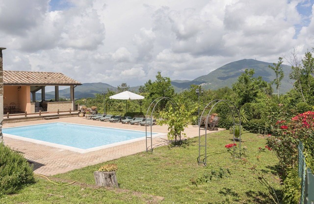 Wonderful private villa for 6 guests with WIFI, private pool, TV, terrace, pets allowed and park.
