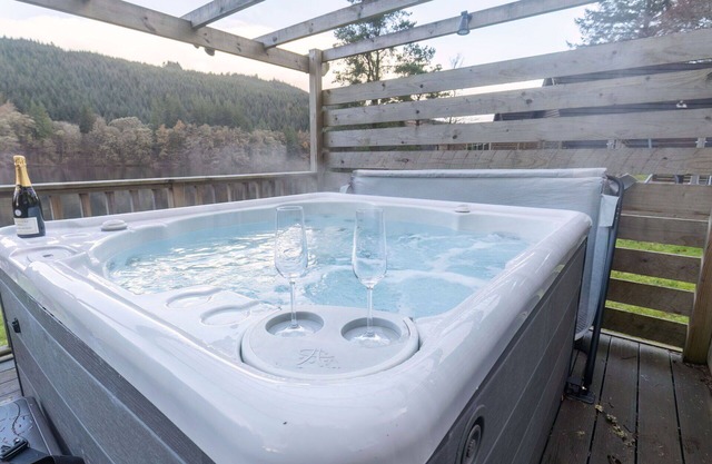 Wonderful private villa with WIFI, hot tub, TV, terrace, pets allowed, panoramic view and parking