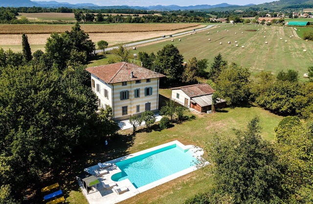 Wonderful private villa for 16 people with WIFI, private pool, TV, patio, pets allowed and parking